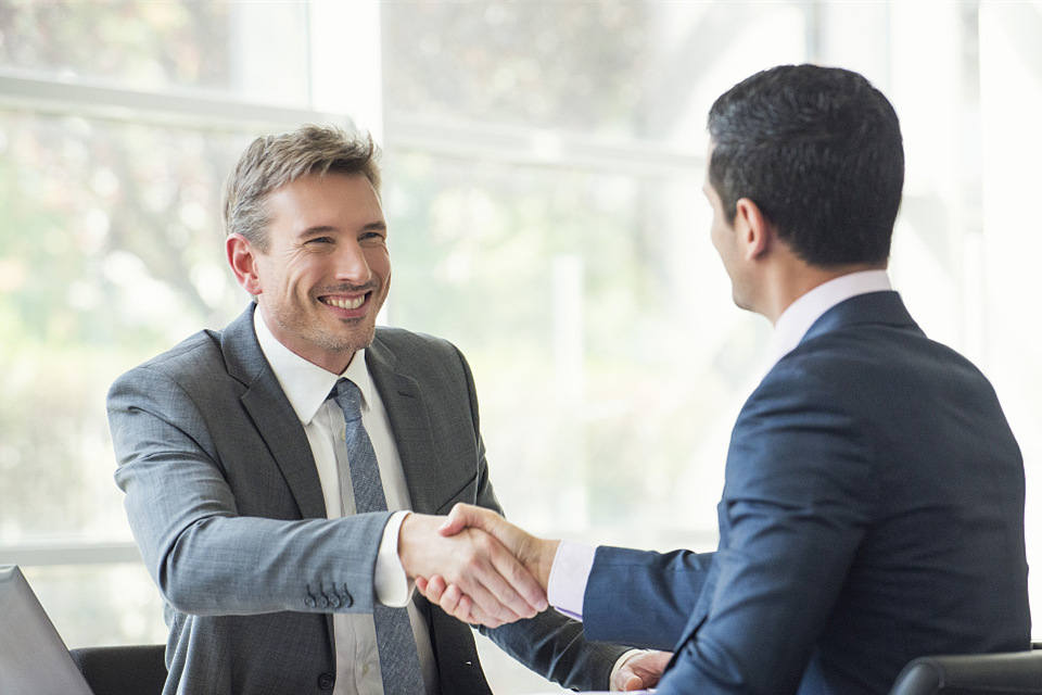 如果發(fā)現(xiàn)報價出錯，該如何挽回客戶？